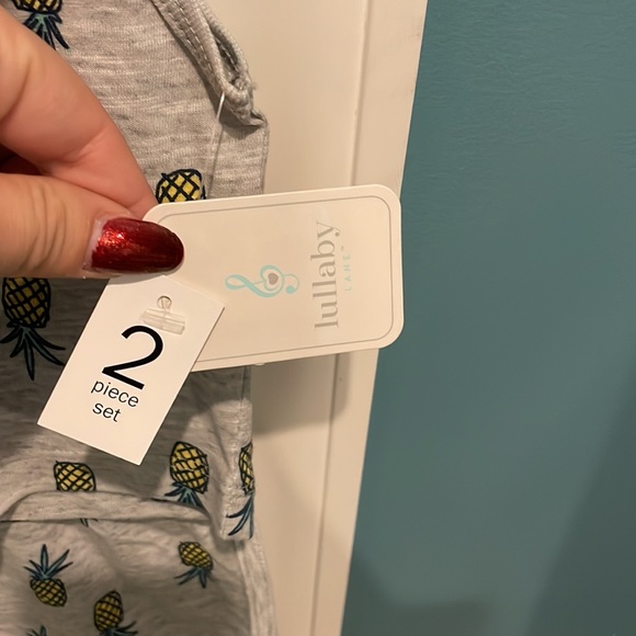 💥 Pineapple tank and shorts set 💥 3/$10 Kids Bundles! - Picture 2 of 3